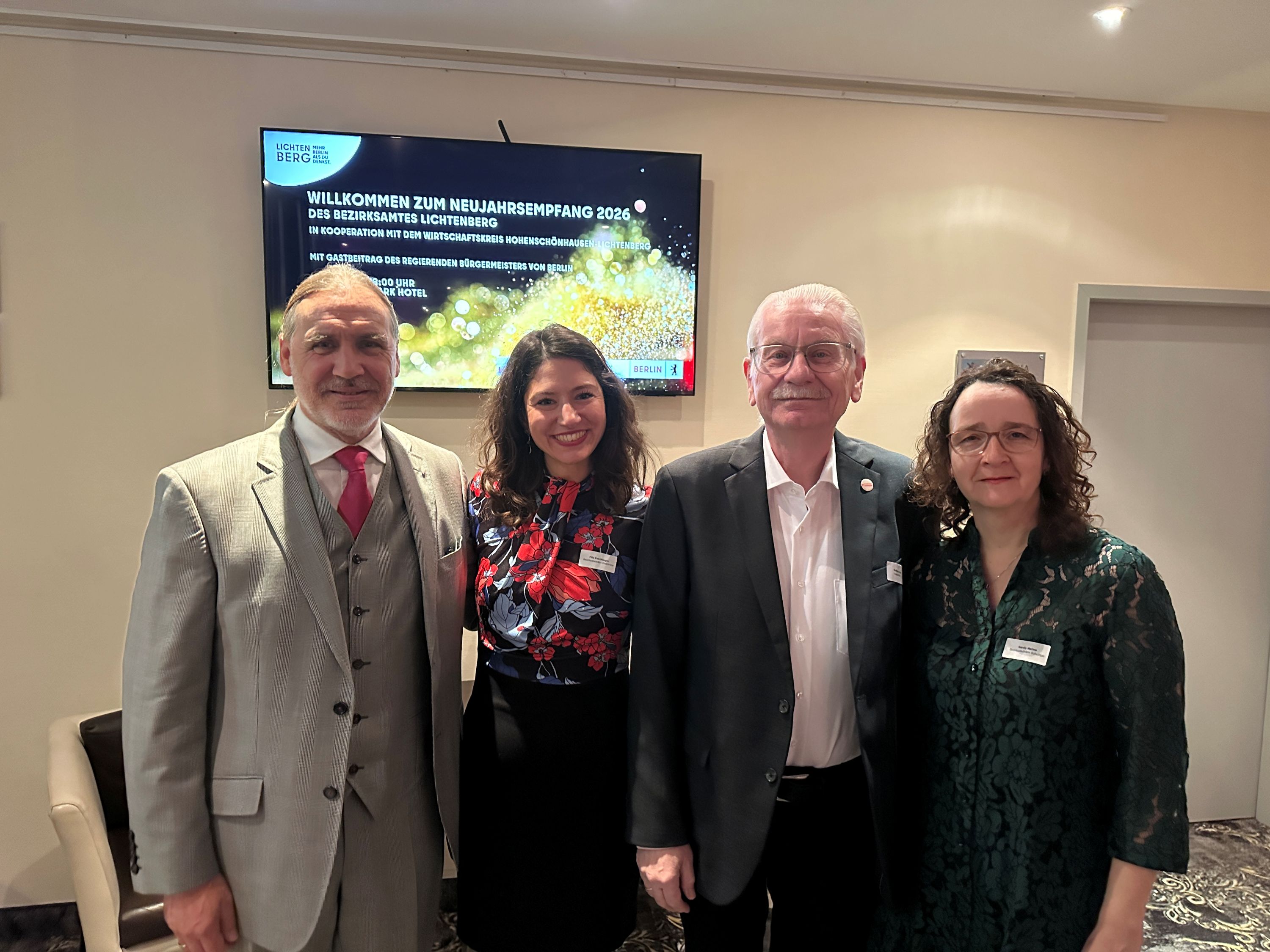 v. l. Karsten Dietrich, Vorstandsvorsitzender WKHL, Filiz Keküllüoglu, Bezirksstadträtin, Wolfgang Engels, Vorstandsmitglied WKHL, Sandy Mattes, Bezirksstadträtin | BERLINboxx